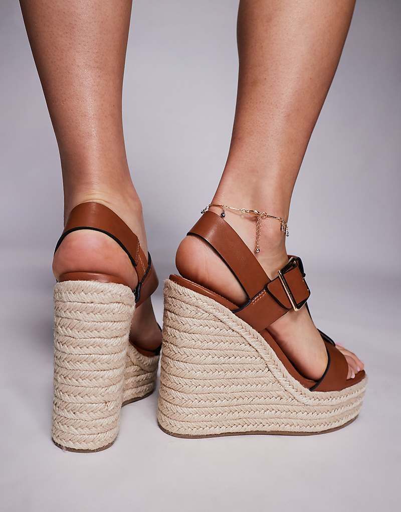 라이트 브라운 Tiana   Keilabsatz-Sandalen in Hellbraun mit T-Steg-Design 207911319HELLBRAUN