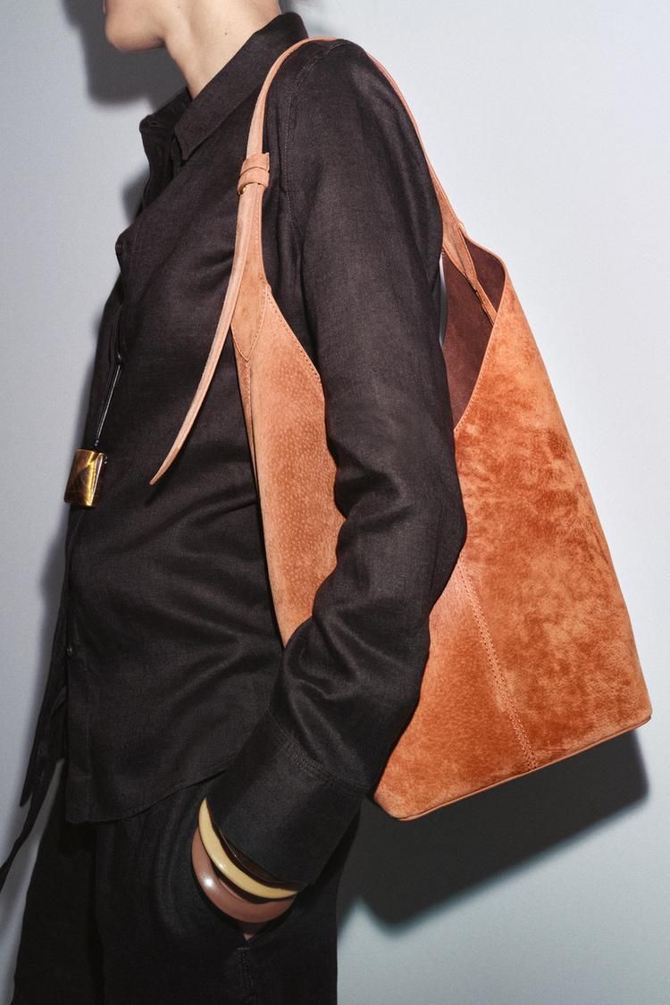 가죽 맥시 버킷 가방 핸들 디테일 LEATHER MAXI BUCKET BAG WITH HANDLE DETAIL 452723485