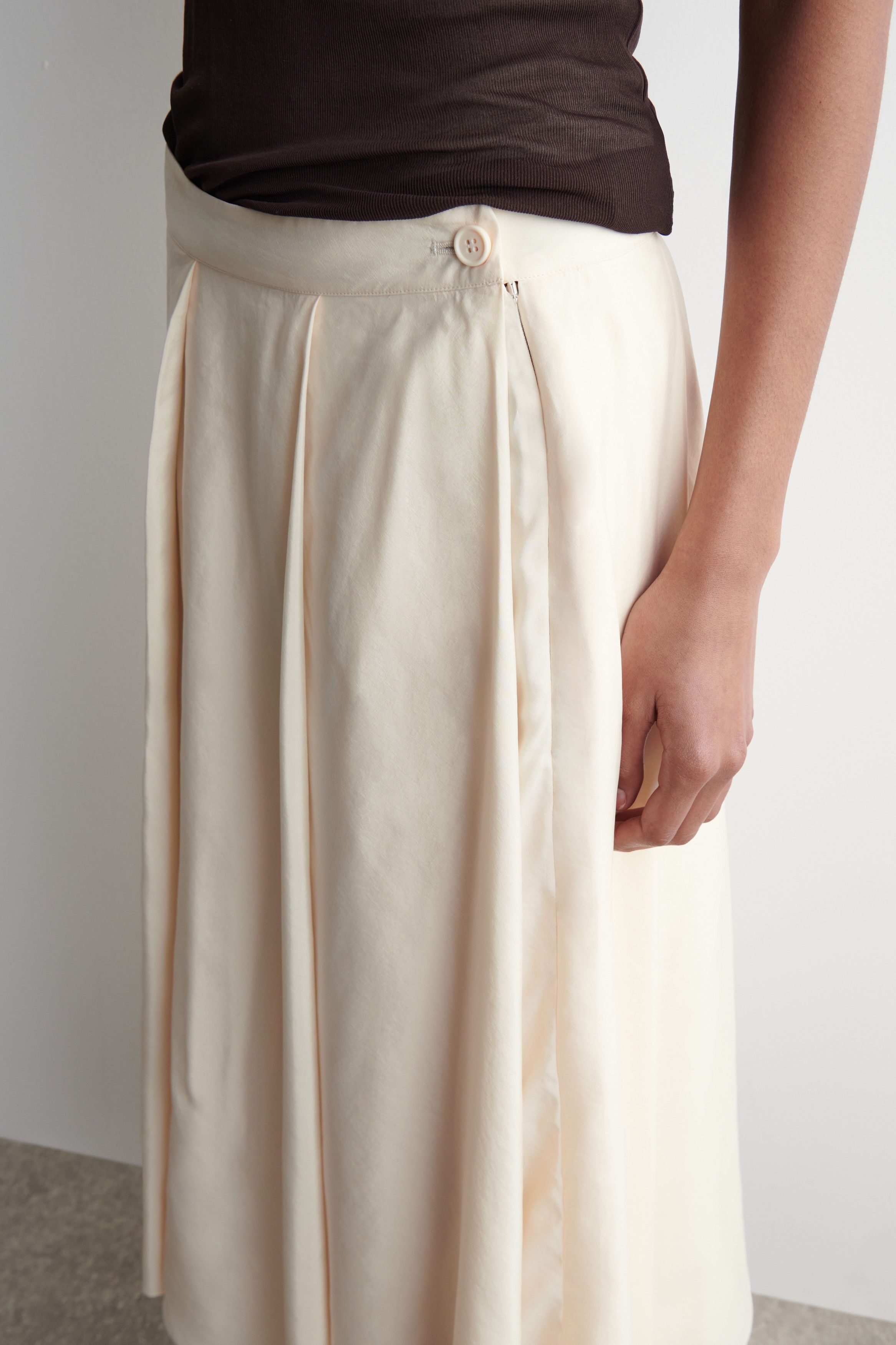 플리츠 에이라인 미디 스커트 PLEATED A-LINE MIDI SKIRT 1283682001