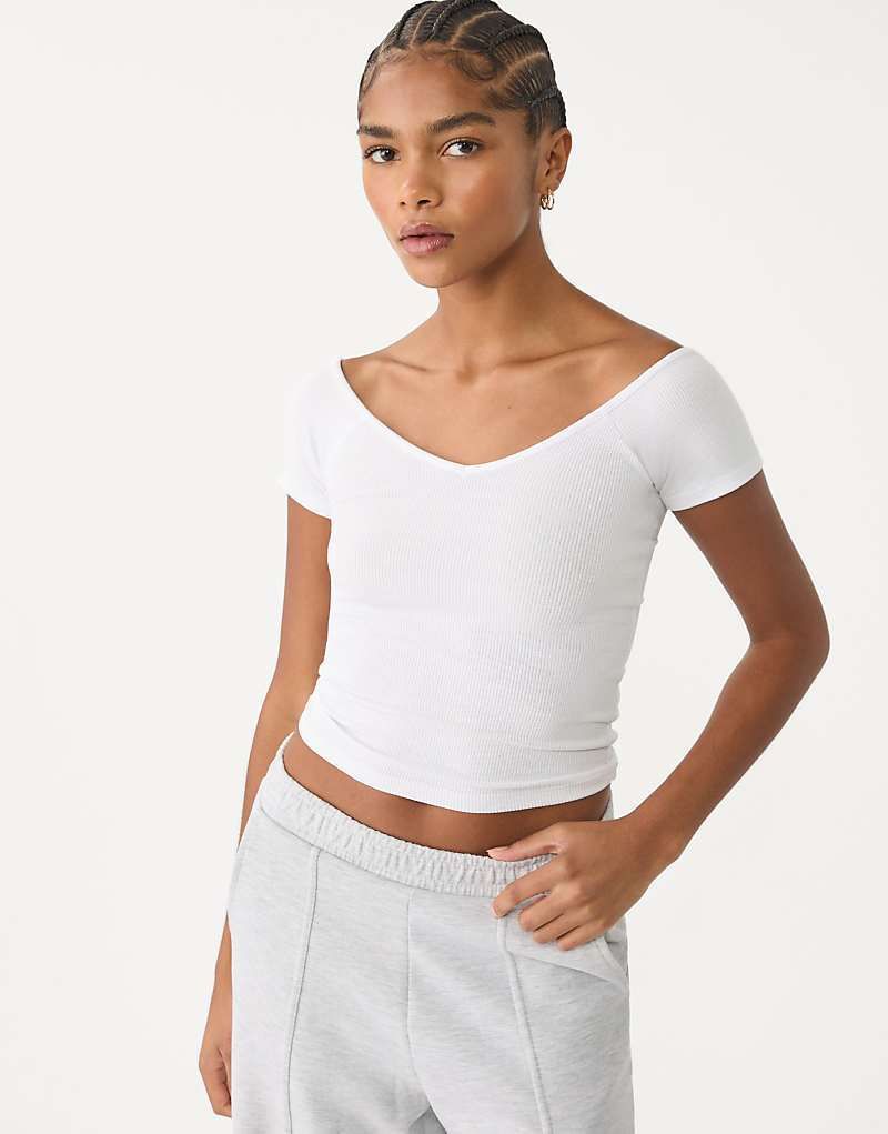 티셔츠 화이트 v Geripptes T-Shirt in Weiß mit V-Ausschnitt 208897201Weiß