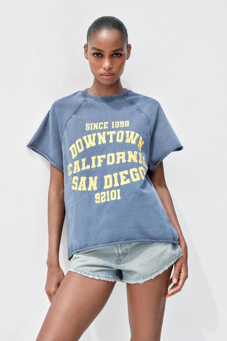 스웻셔츠 WASHED-EFFECT TEXT PLUSH SWEATSHIRT 452087700