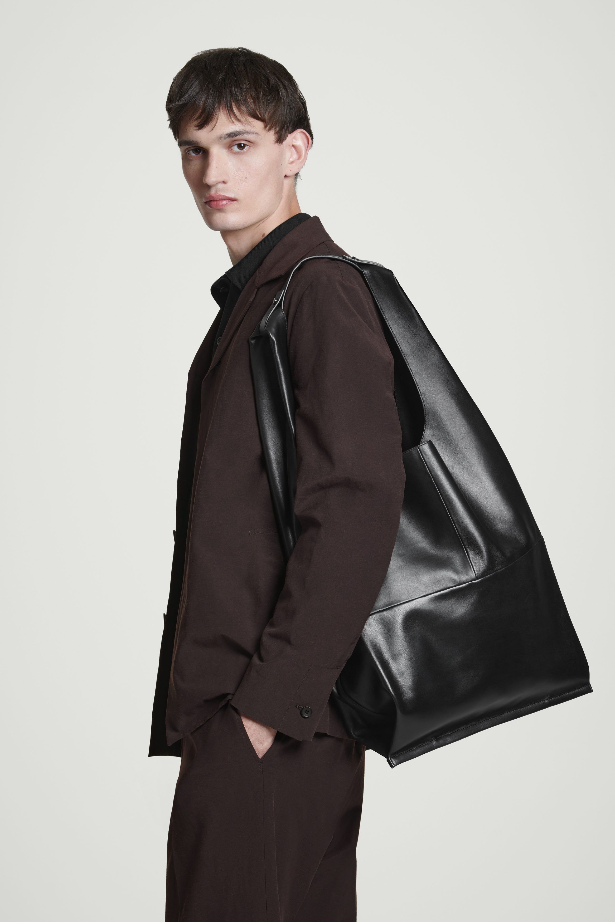 토트 가방 가죽 SLOUCHY TOTE BAG - LEATHER 1295359001