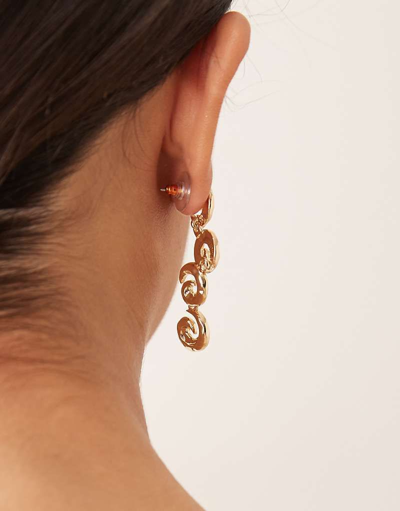 Goldfarbene Ohrstecker mit spiralformigen Anhangern 208789722GOLD