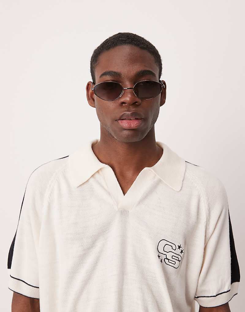 그레이 Angewinkelte, ovale Sonnenbrille in Graphit mit grau getonten Glasern mit Farbverlauf 207810462Graphit
