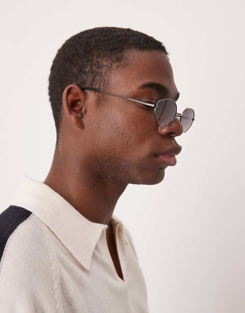그레이 Angewinkelte, ovale Sonnenbrille in Graphit mit grau getonten Glasern mit Farbverlauf 207810462Graphit