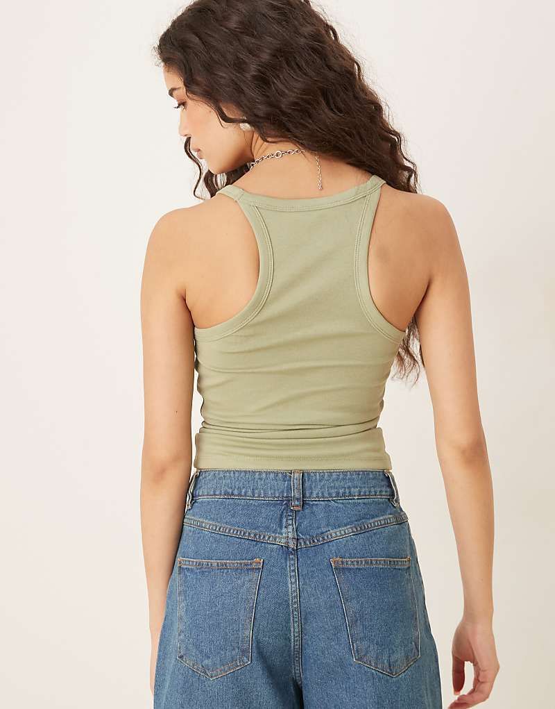 v Formendes Camisole-Top in zartem Grun mit V-Ausschnitt 208866302GRÜN