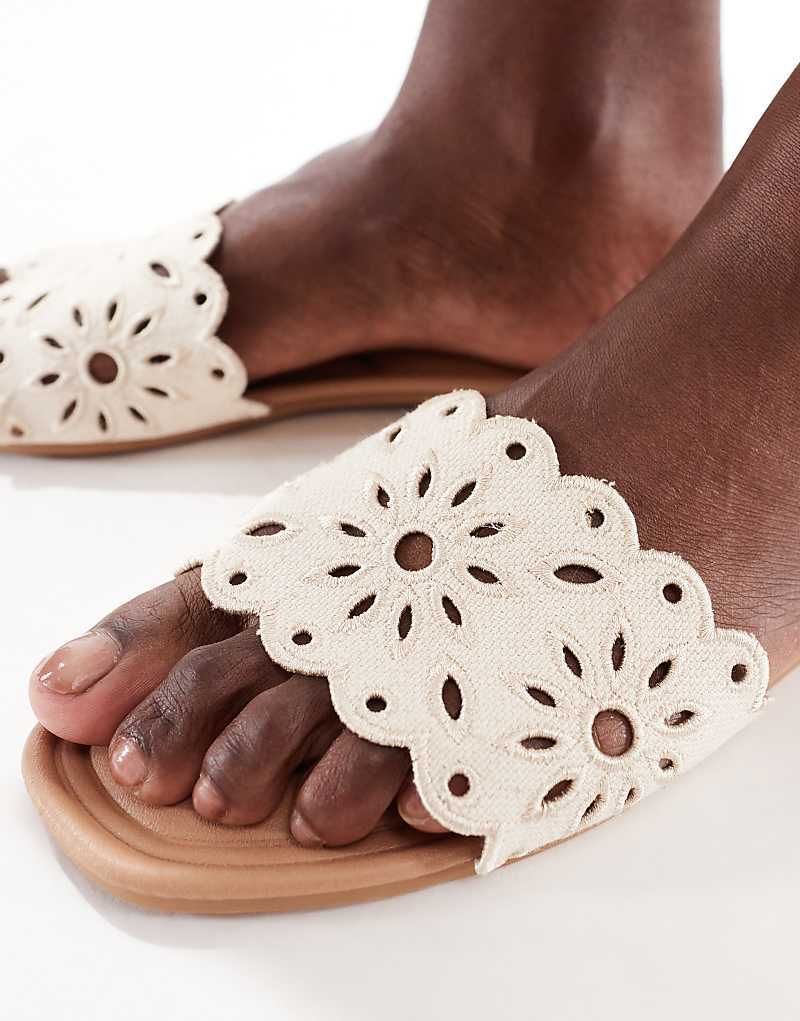 Sandalen in cremefarbener Leinenoptik mit Zierausschnitt-Design 208505278Gebrochenes Weiß