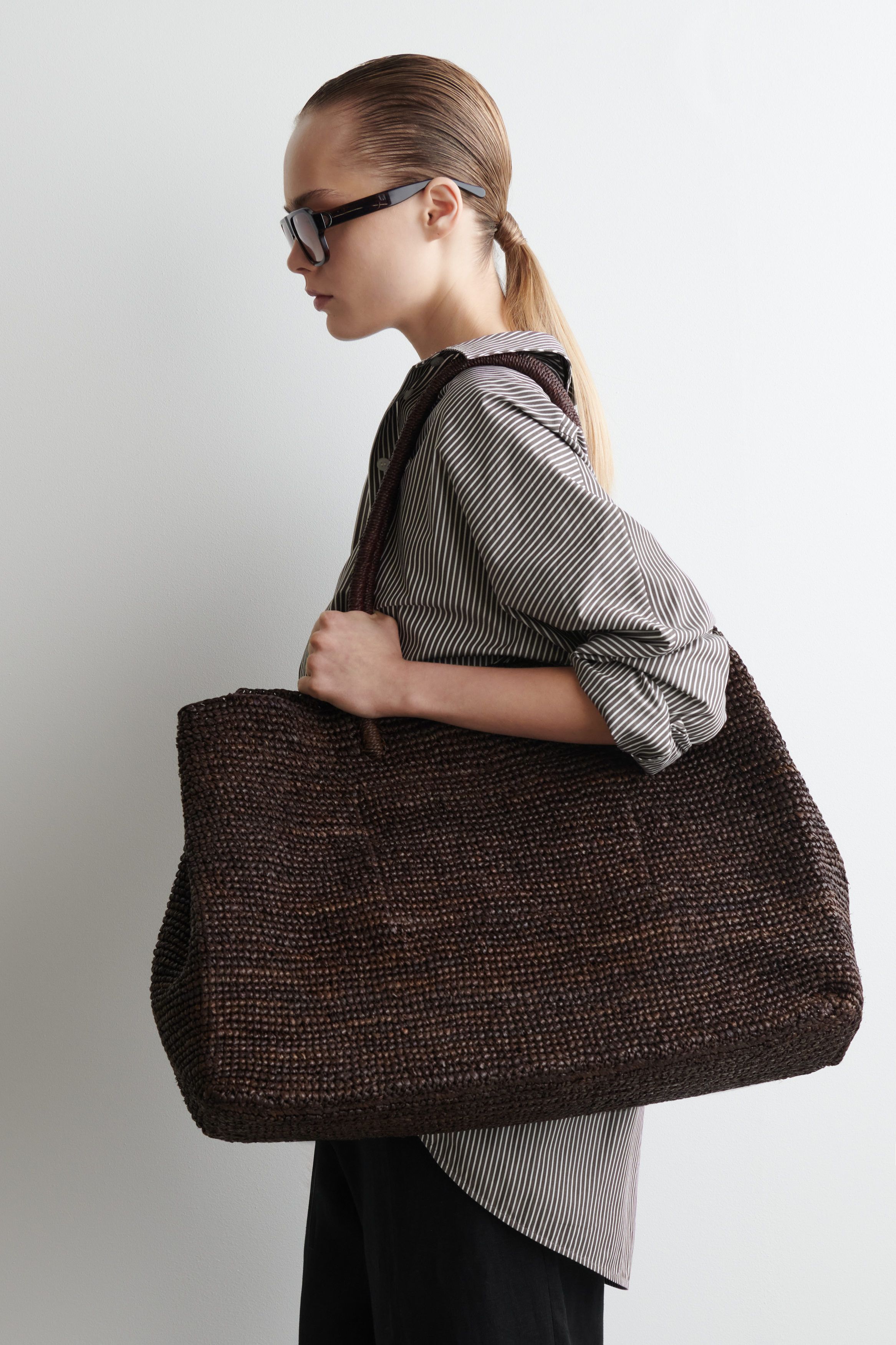 오버사이즈 토트 가방 라피아 OVERSIZED HAND-WOVEN TOTE BAG - RAFFIA 1272859002