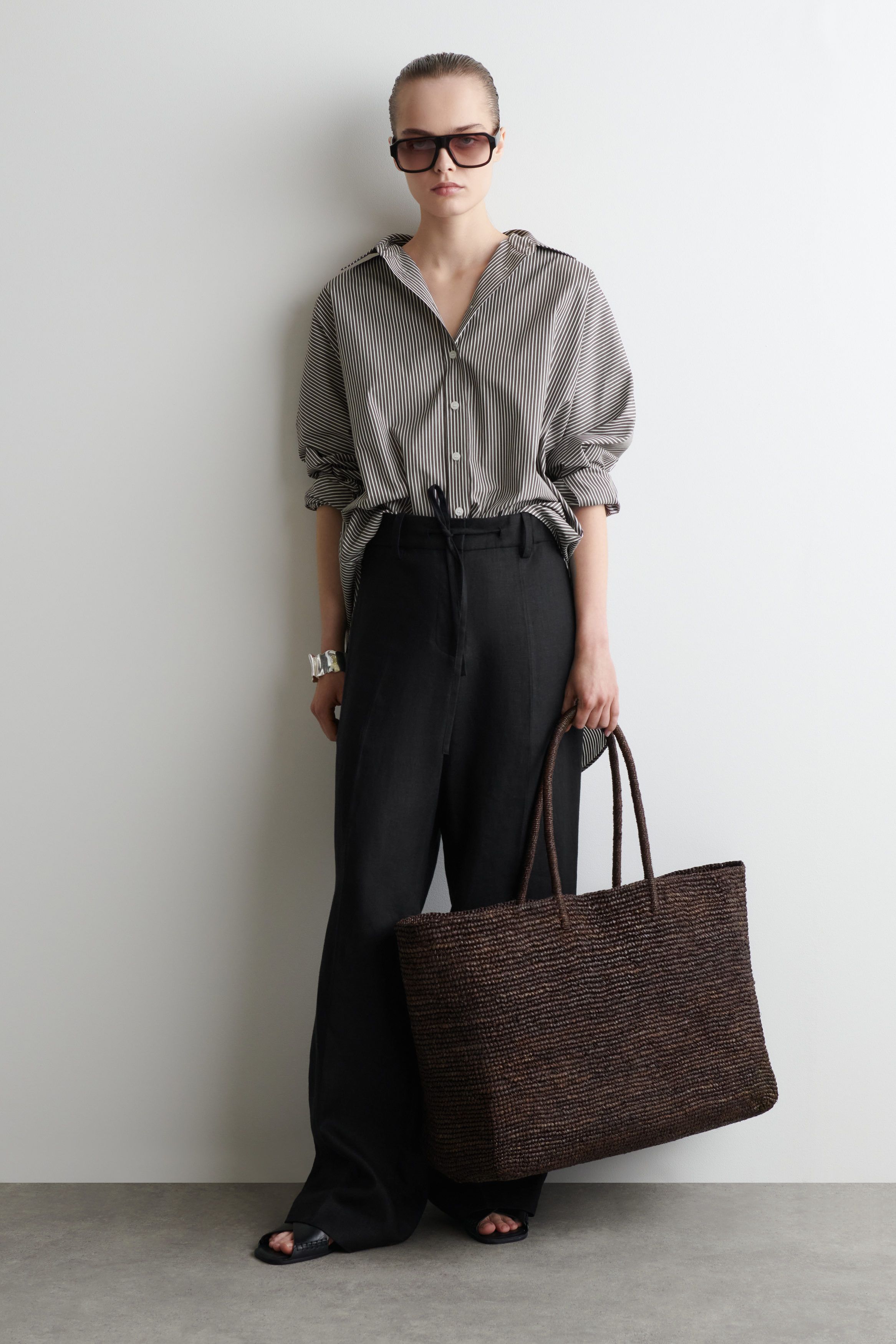 오버사이즈 토트 가방 라피아 OVERSIZED HAND-WOVEN TOTE BAG - RAFFIA 1272859002