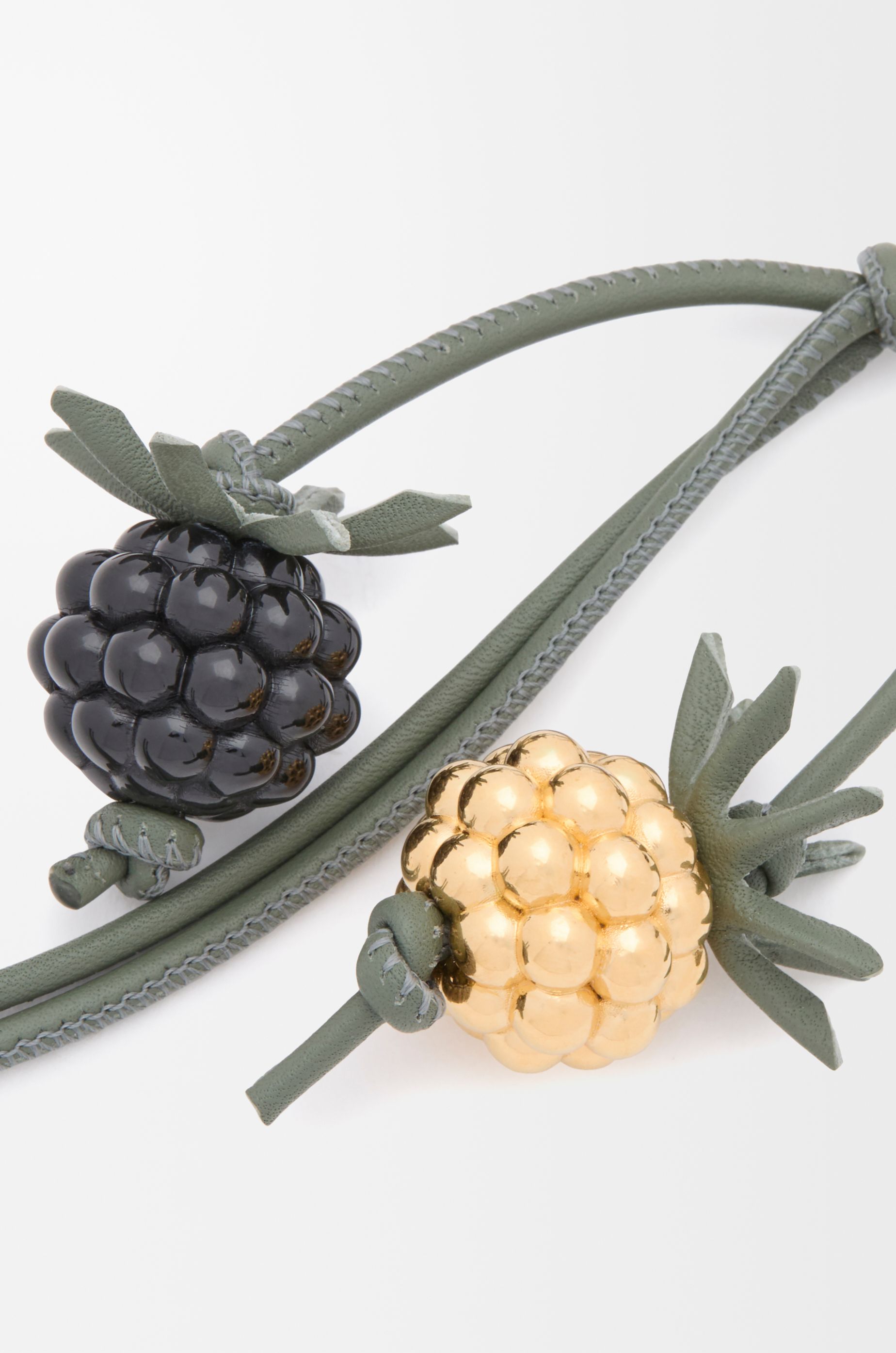 베리 참 클래식 카프스킨 Berry charm in classic calfskin C621232XML Black/Green