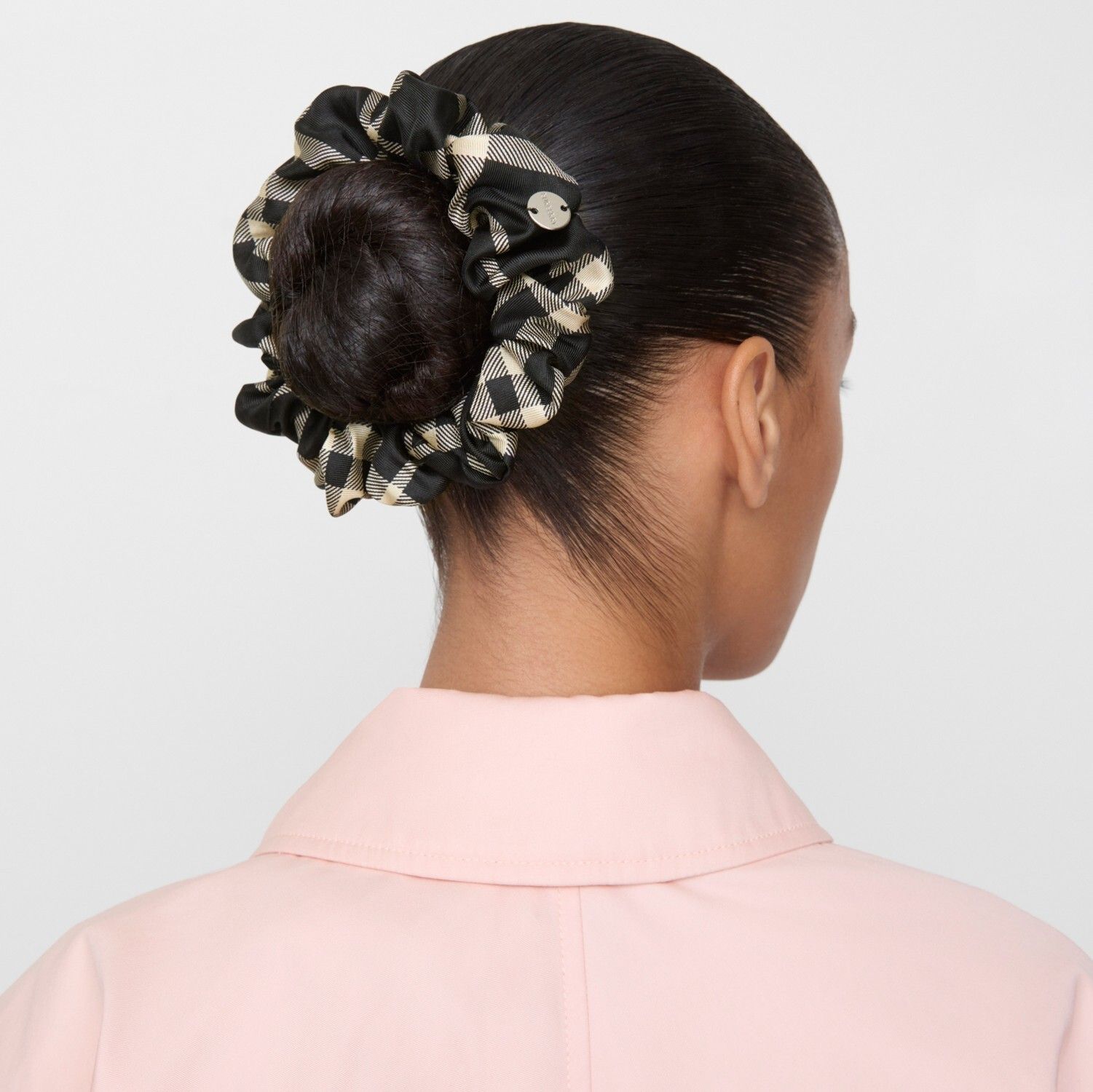 버버리 체크 실크 헤어밴드 Check Silk Scrunchie 81109321