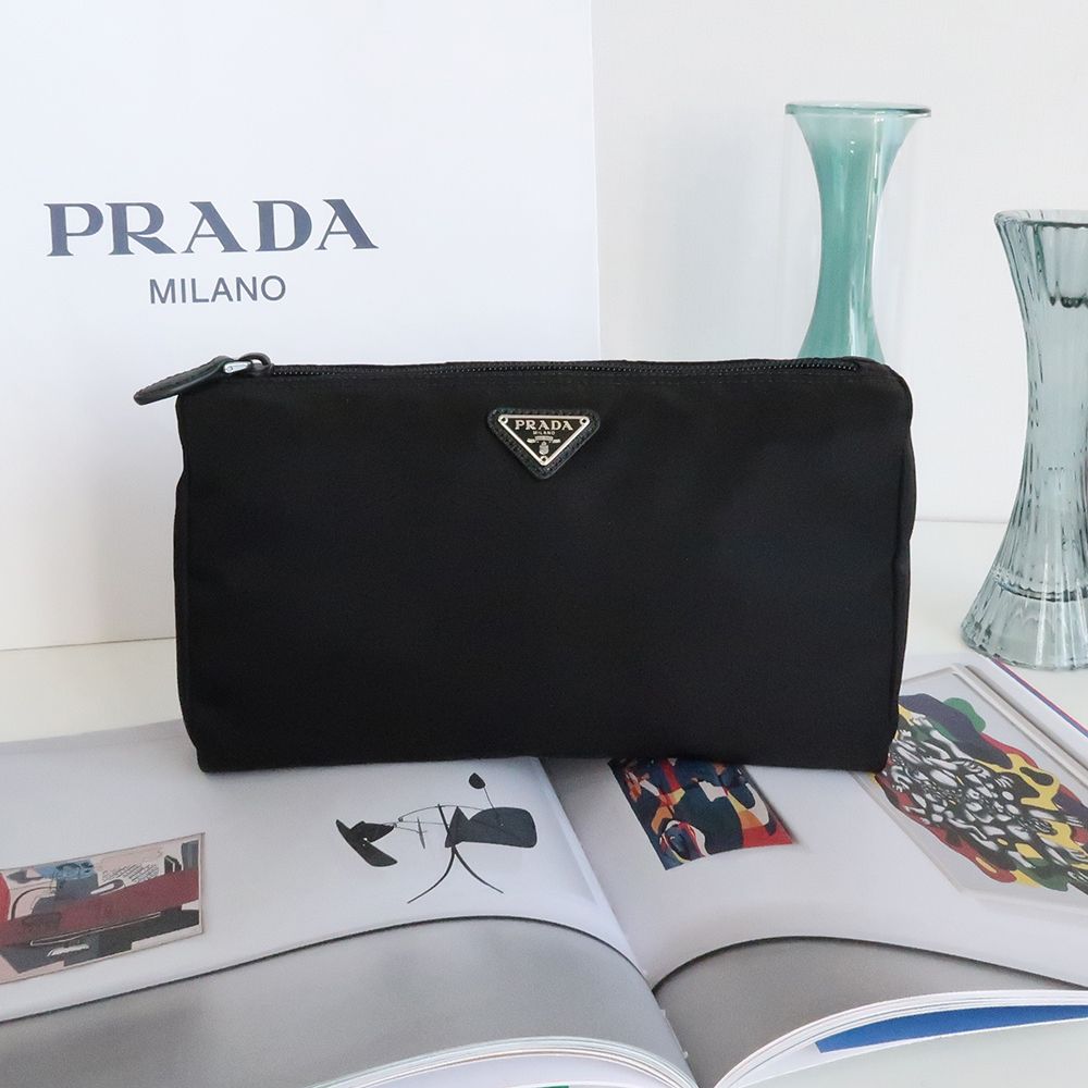 ขายแล้วค่ะ Prada Saffiano 30 cm สีแดงซิปเดี่ยวสภาพดี