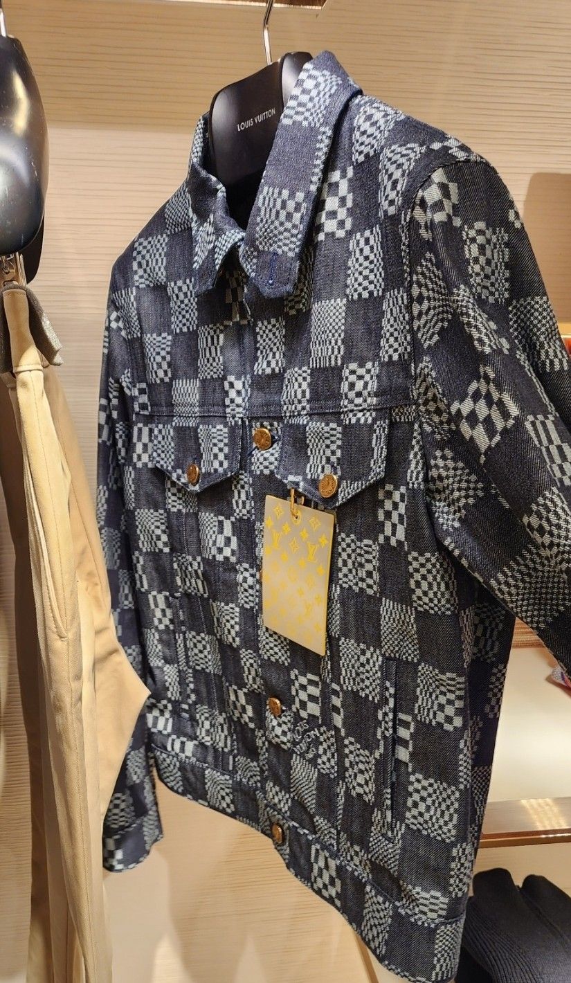 Louis Vuitton LV SPRAY DENIM JACKET (1AAVCN)