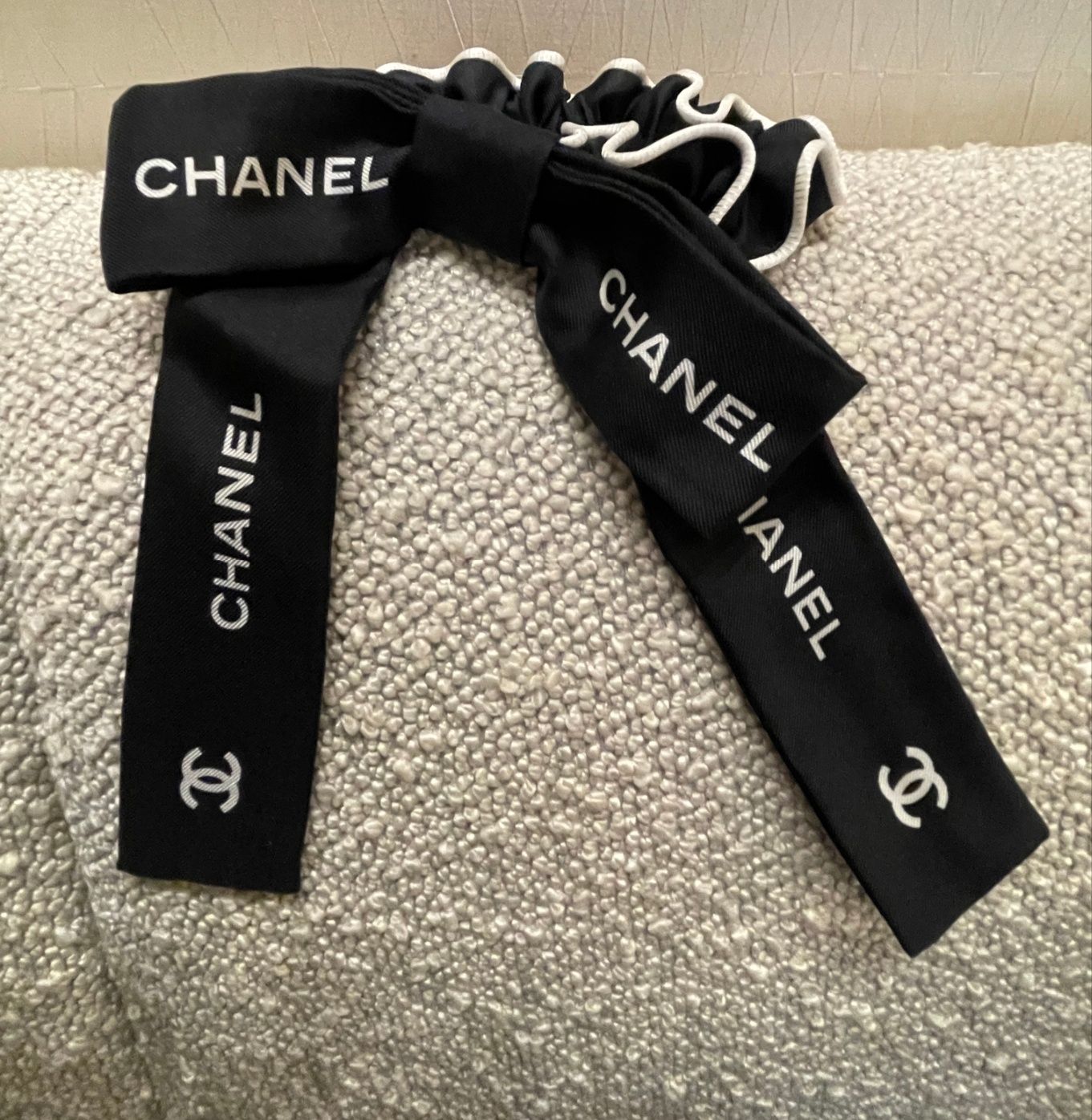 샤넬(CHANEL) | 땡땡이 리본 머리끈 곱창 헤어밴드 제니 제니머리끈 | 트렌비