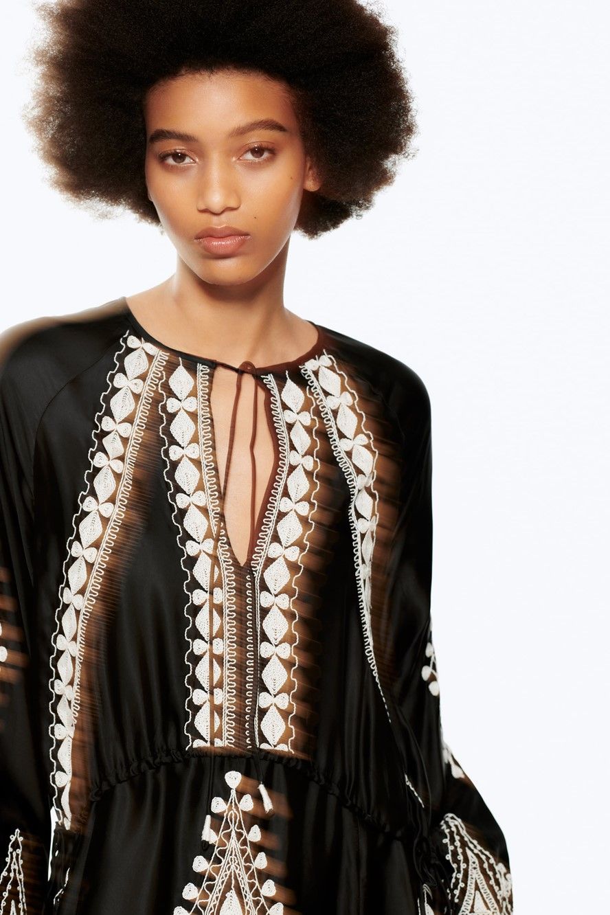 미디 자수 드레스 MIDI EMBROIDERED DRESS 144423899