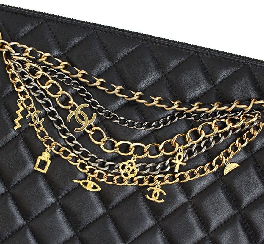 CHANEL カンスケ CHANEL Limited Edition Iconic Chain Black Clutch Medium 28