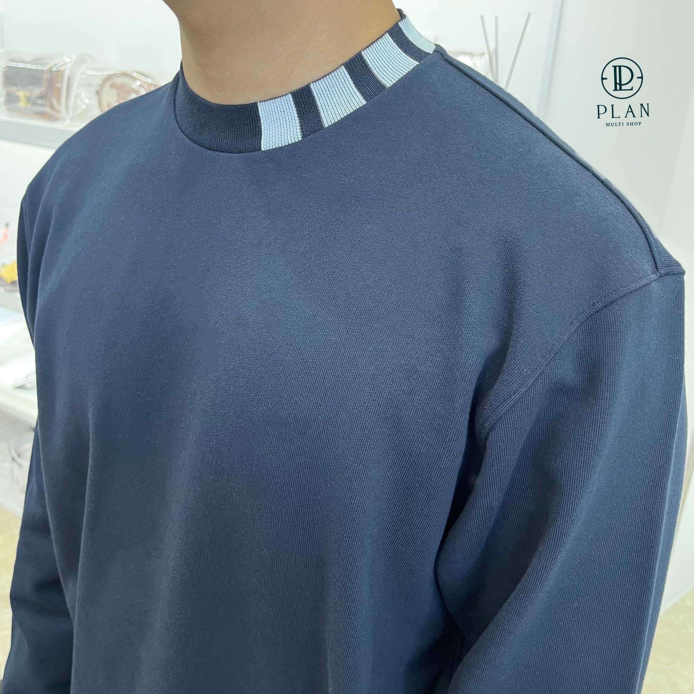 인타르시아 모크넥 맨투맨 네이비