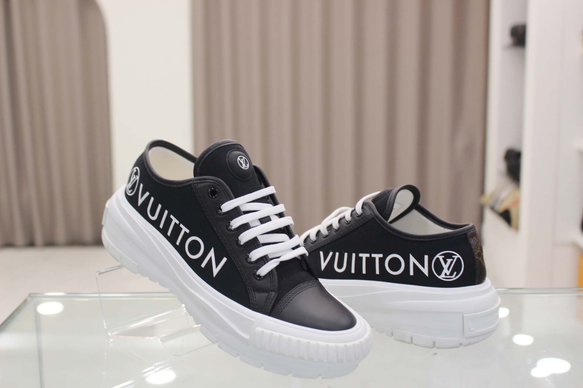 Louis Vuitton 1AAW2S Time Out Sneaker