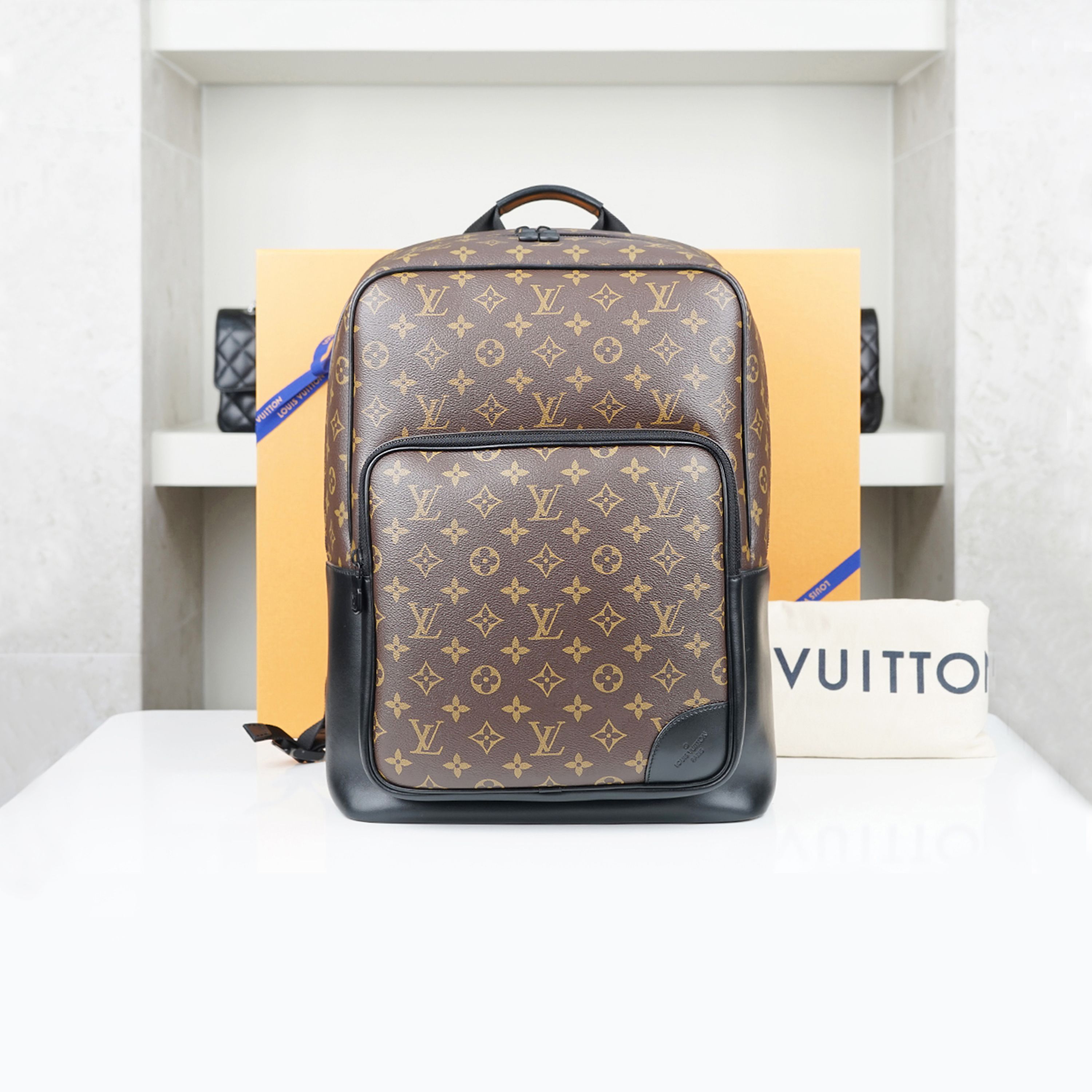 Louis Vuitton Dean backpack (M45335)