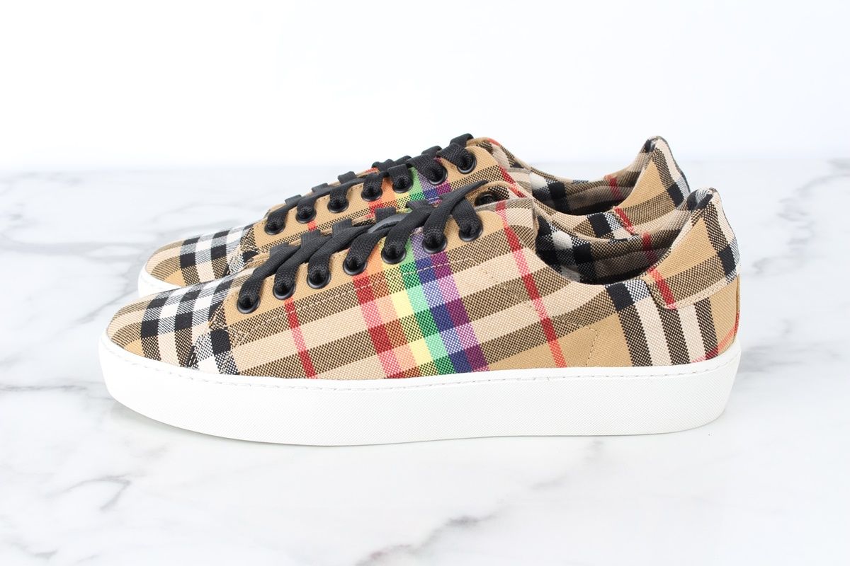 NIB BURBERRY FURLEY BLACK RUBBER BEIGE VINTAGE CHECK LOGO