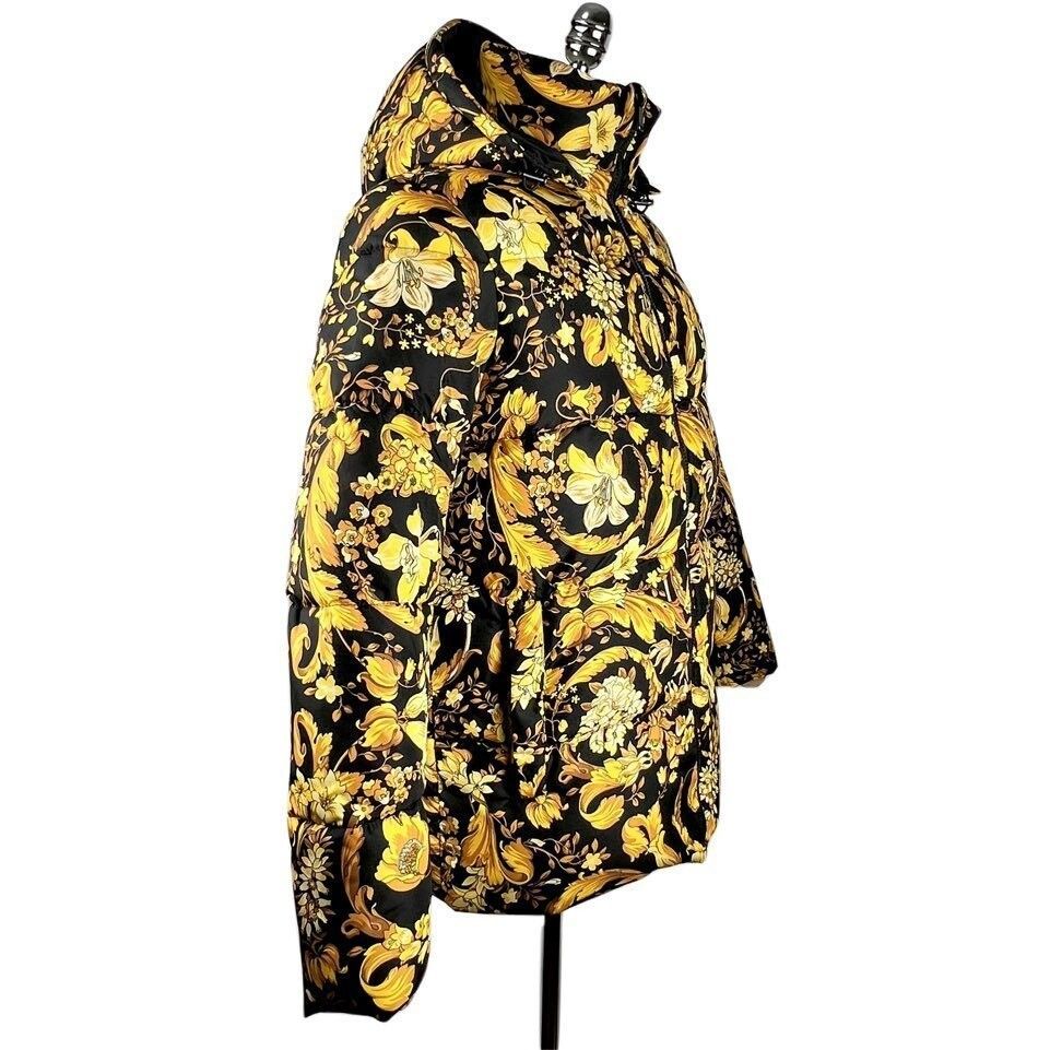 VERSACE 신상 여성 베르사체 프린트 구스다운 패딩 1002793 1A02072 RO5B000