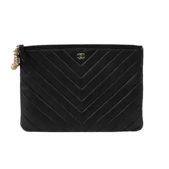 샤넬 중고 A82545 쉐브론 캐비어 부엉이 참 미듐 클러치