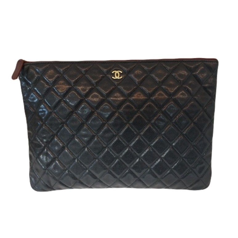 샤넬 (CHANEL) 클래식 캐비어 블랙 금장 라지 클러치백 28번대