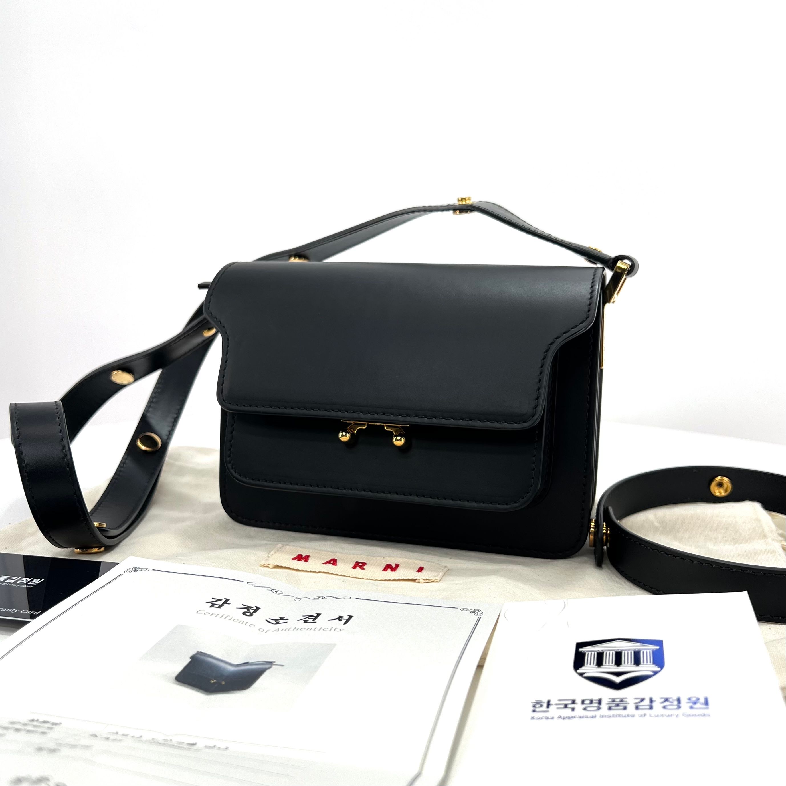 [감정완료] 마르니 트렁크백 미니 블랙 크로스백