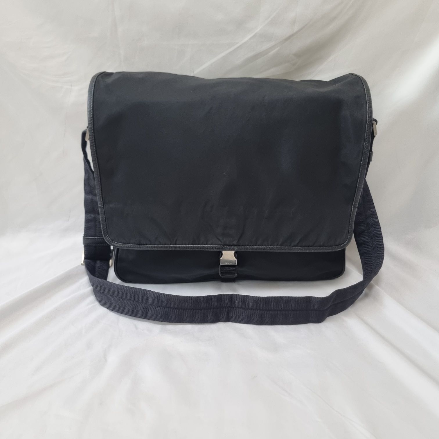ショルダーバッグ PRADA Men Messenger Bags 2VH118VXOO2DMH F0002 BLACK Prada Re-Nylon Messenger Bag | Black | FARFETCH