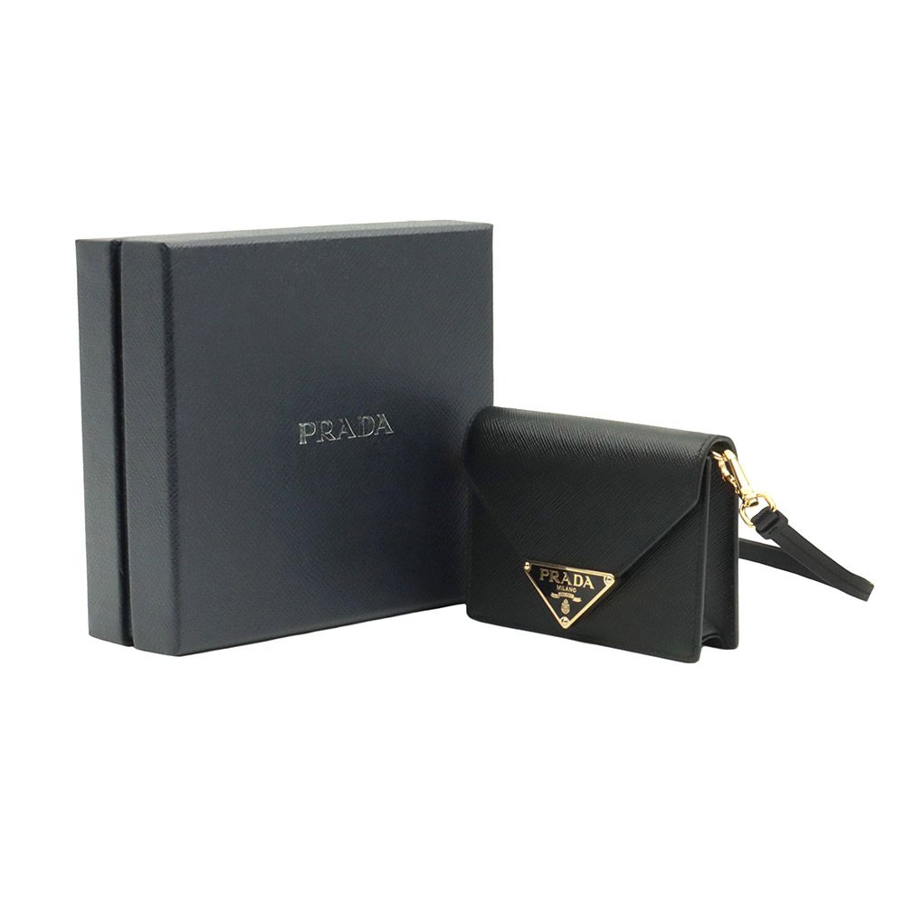 折りたたみ財布 Prada Small Saffiano Leather Triangle Logo Wallet Black Gold Prada Black Saffiano Leather Gold-Tone Triangle Logo Card
