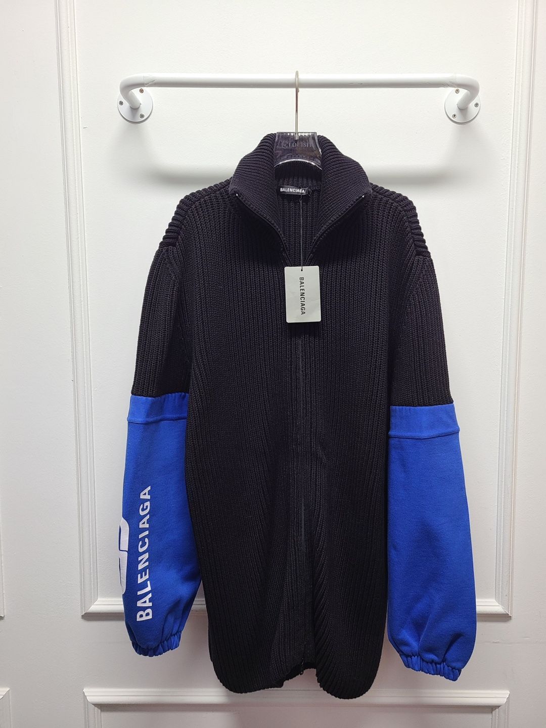 Balenciaga Black Blue Logo Oversized Knit Zip-Up Jacket Balenciaga Black Blue Logo Oversized Knit Zip-Up Jacket