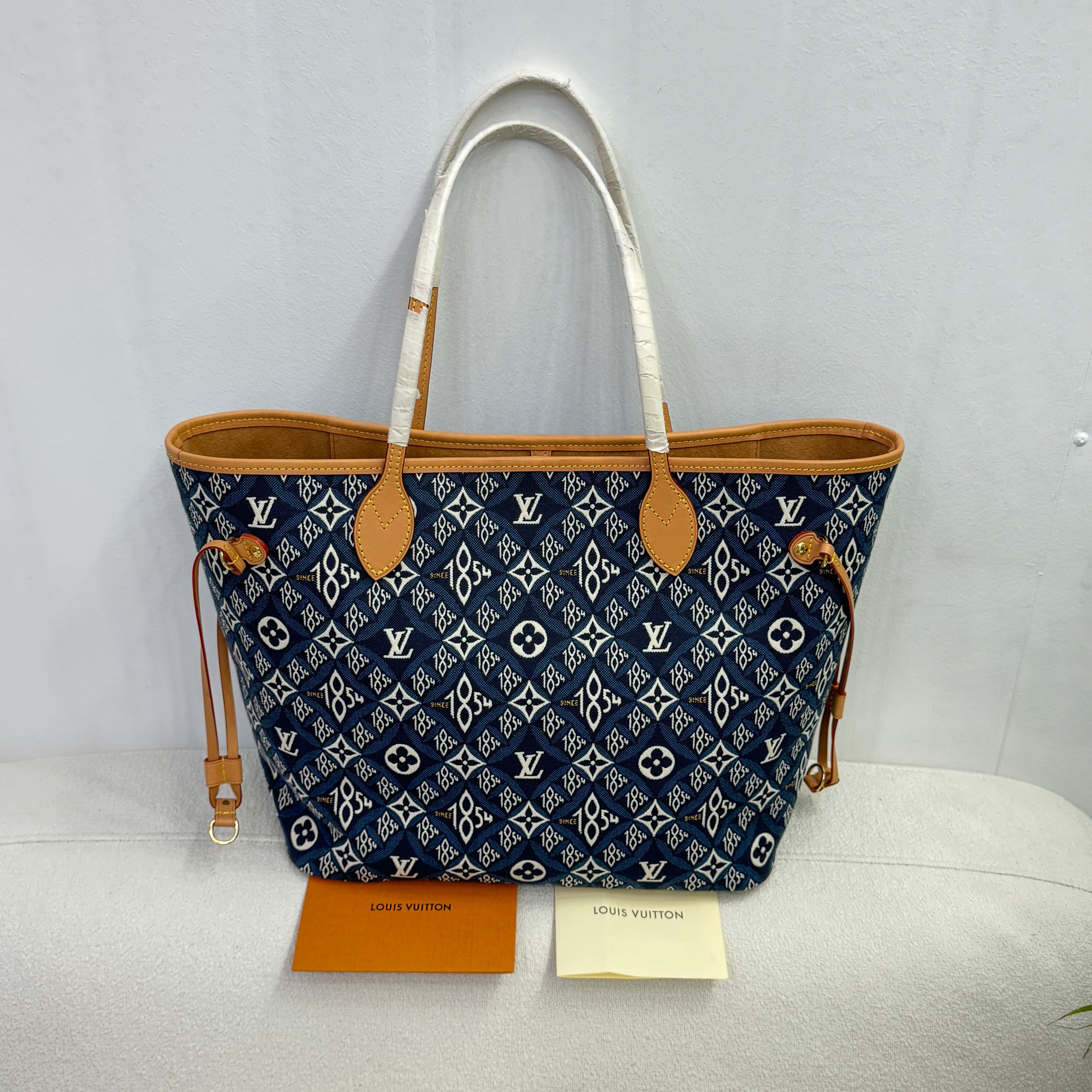Louis Vuitton 1854 Denim Neverfull MM Pouch 2021 120920851 Louis Vuitton 1854 Denim Neverfull MM Pouch 2021 120920851