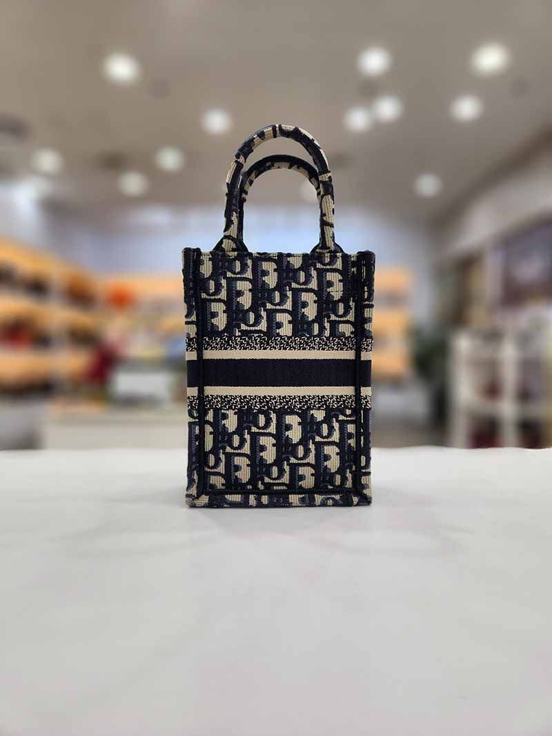 マクラメ風デザイン☆【DIOR】BOOK TOTE ミニ フォンバッグ マクラメ風デザイン☆【DIOR】BOOK TOTE ミニ フォンバッグ