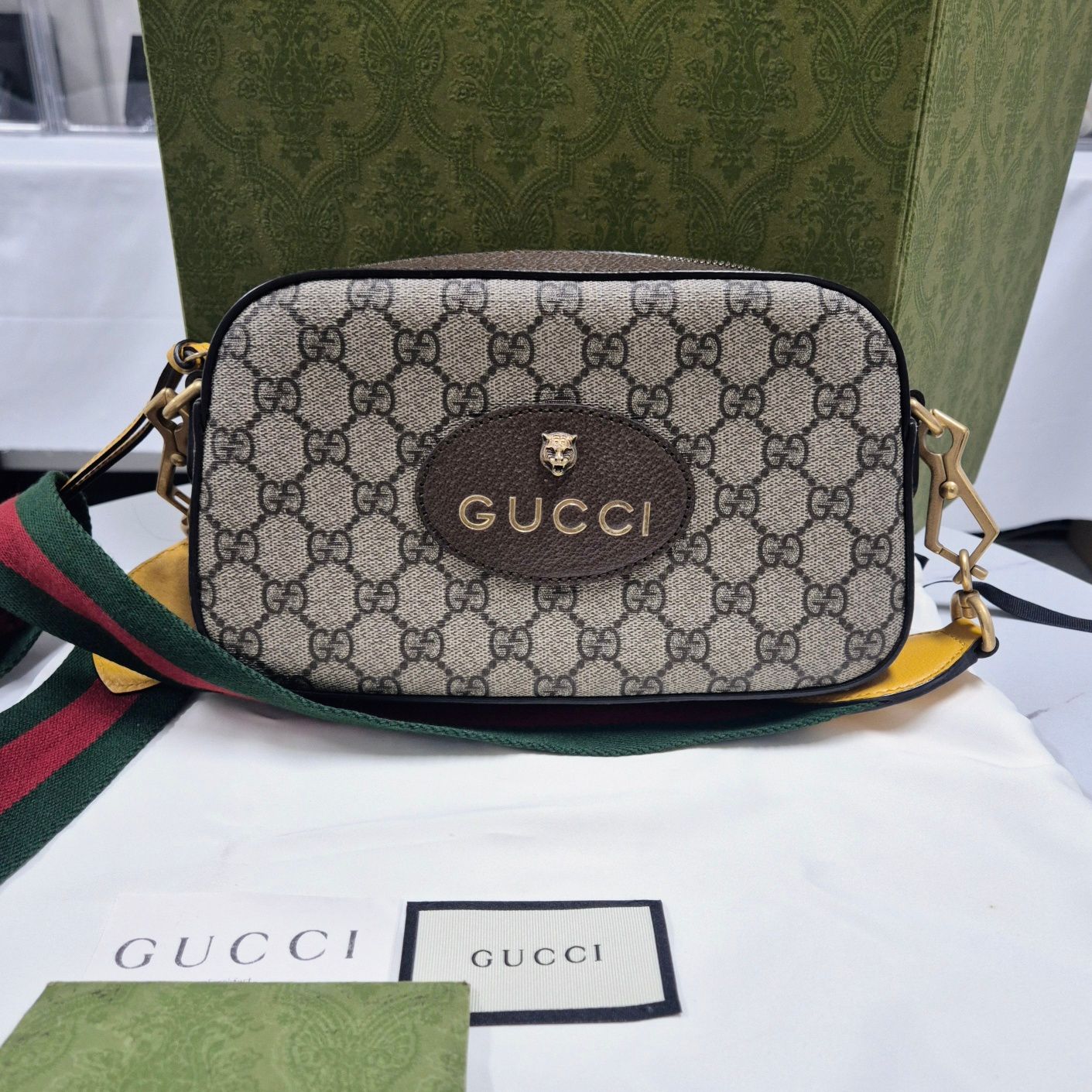 美品】~GUCCI~ ボディバッグ アート風 斜め掛け ショルダー