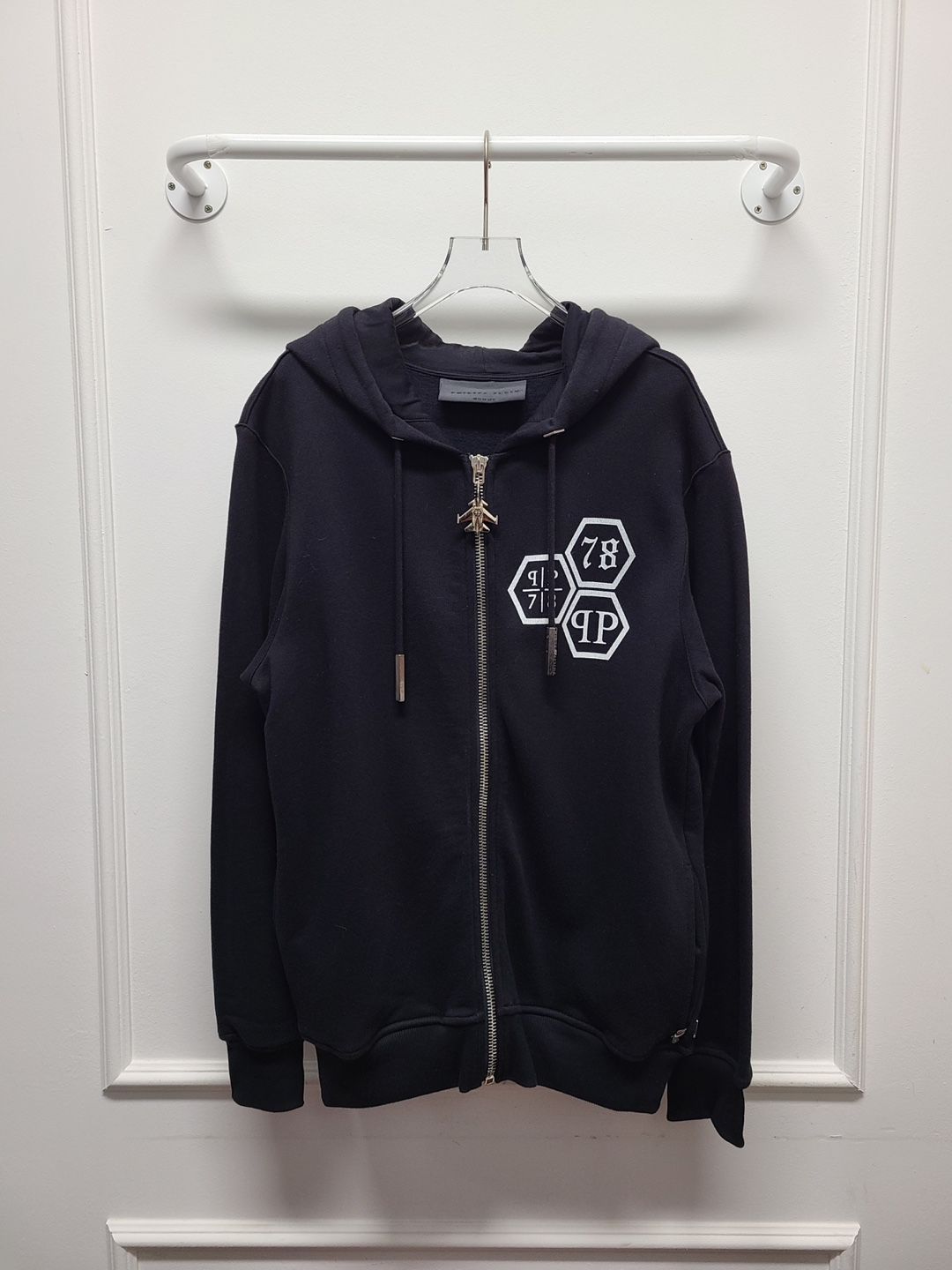 世界有名な Philipp Plein Black Big Skull Swarovski Keyring Zip Hoodie 帽子