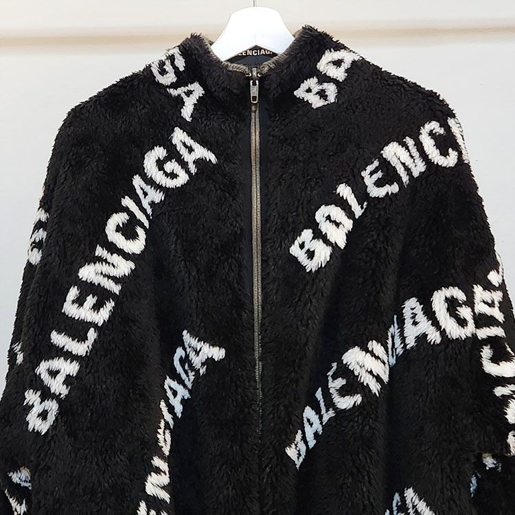 ダウンジャケット・コート BALENCIAGA REVERSIBLE RED AND BLACK DOWN JACKET Balenciaga Reversible red and black down jacket in technical