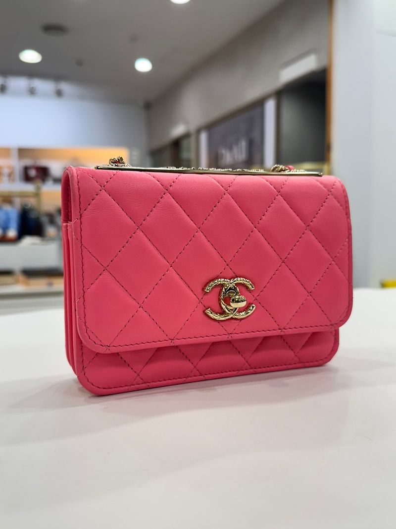 ショルダーバッグ・ポシェット × ヴィンテージ(中古) Chanel Trendy CC WOC Mini Crossbody Bag CHANEL Trendy CC Lamb WOC Mini Crossbody Bag 32 Series