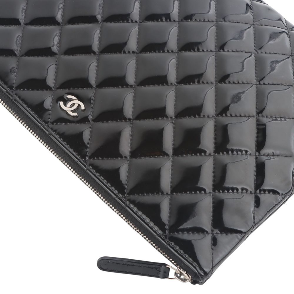 CHANEL A82045 Patent Silver CC New Medium Clutch Bag 34967-1