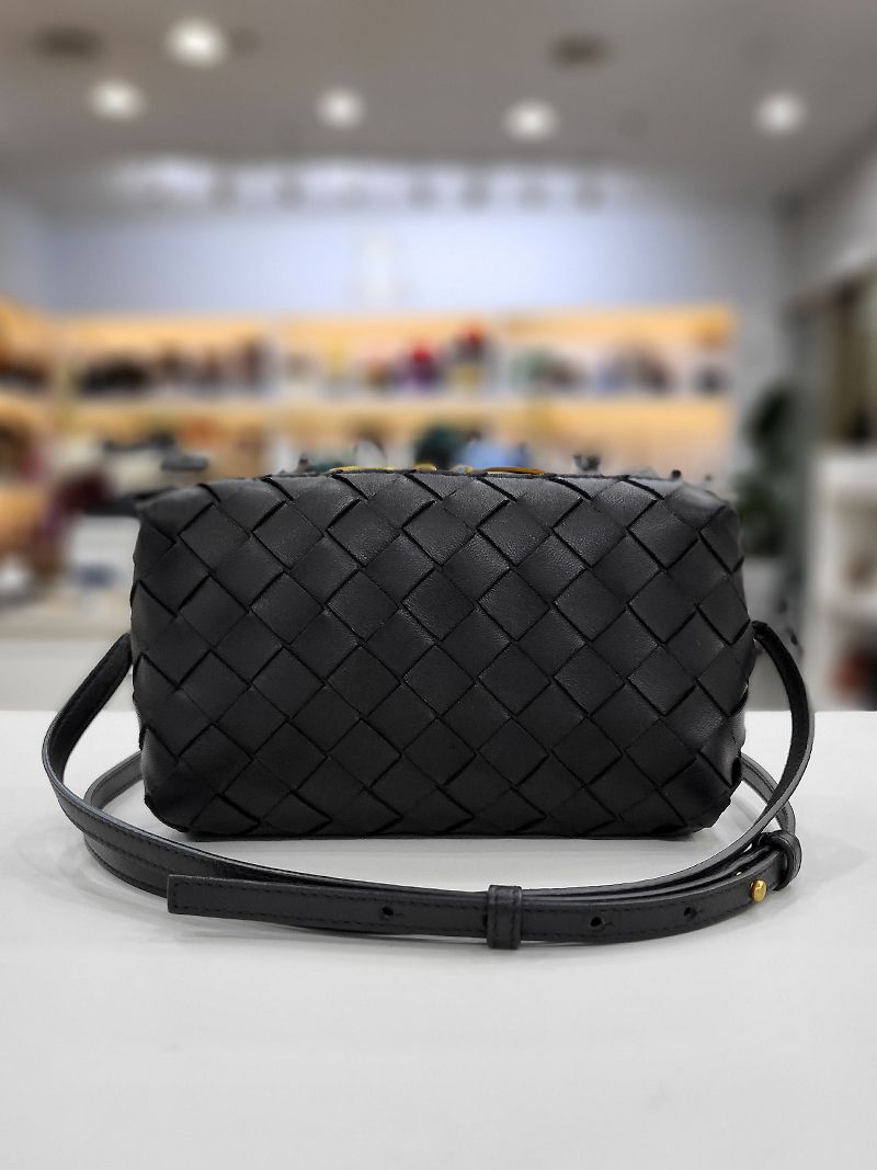 【超美品】BOTTEGA VENETA bv twist bag Unraveling the Elegance of the Bottega Veneta BV Twist Bag